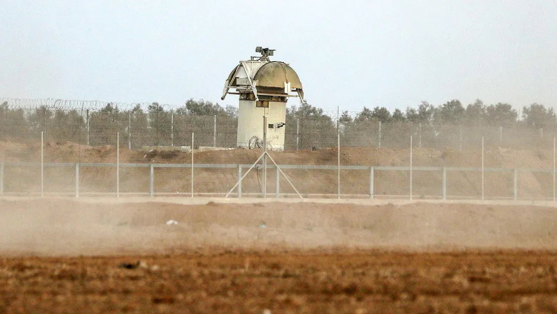 Torre de vigilancia israelí en la frontera al este de Jan Yunis, en el sur de la Franja de Gaza, 29 de agosto de 2023.
